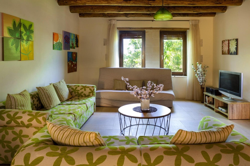 Charming Holiday Home in Maheri