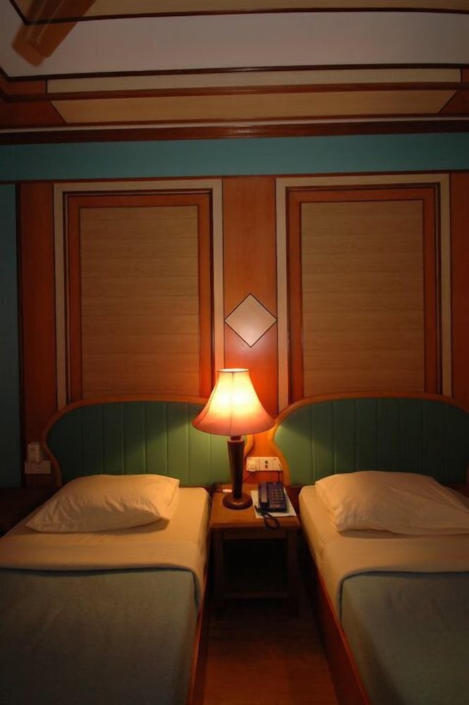 Shari-La Island Resort