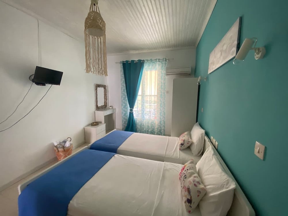 Alonnisos Beachfront Nest - Cozy Summer Getaway