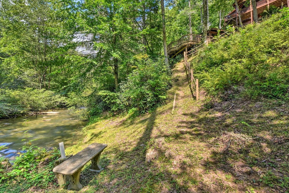 Idyllic Murphy Hideaway w/ Multi-level Deck! view 3