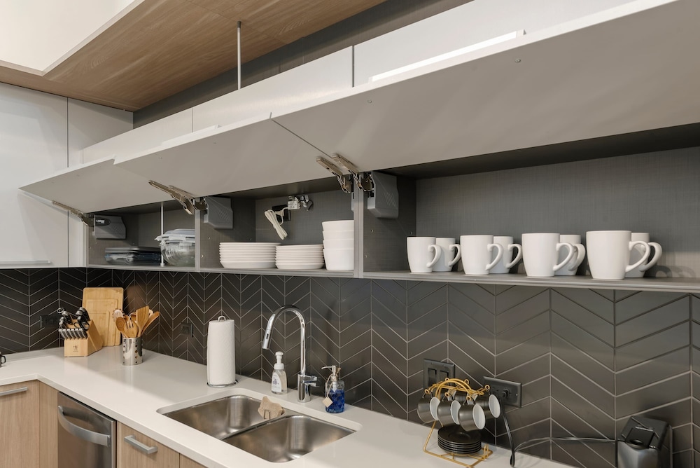 Two Units Seamless Stay Downtown Convenience