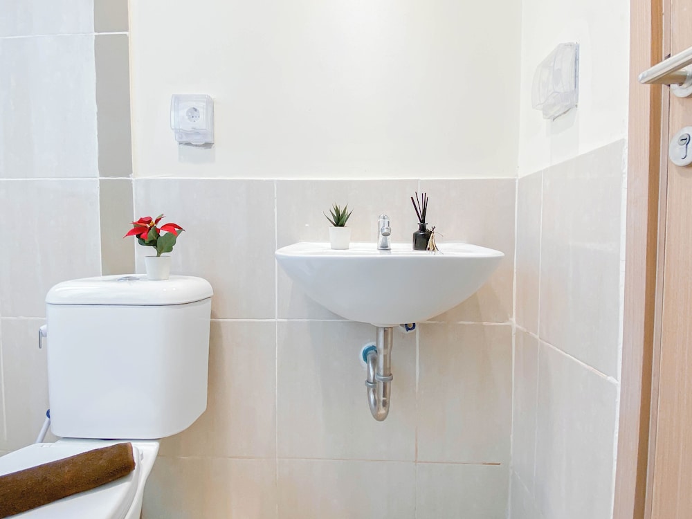 Calm Comfortable 2Br At Meikarta Apartment