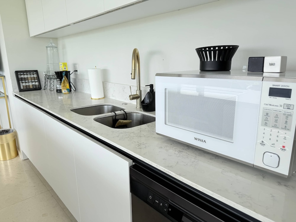 Luxury 2BR Bolongo Ocean View Private Beach