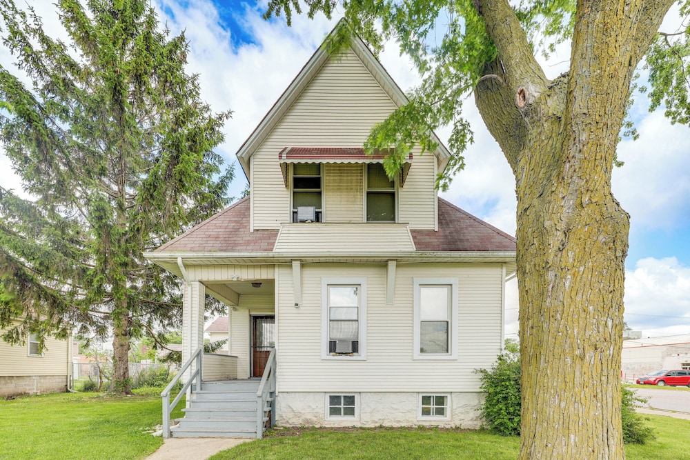 South Chicago Heights Apartment: 32 Mi to City! view 5