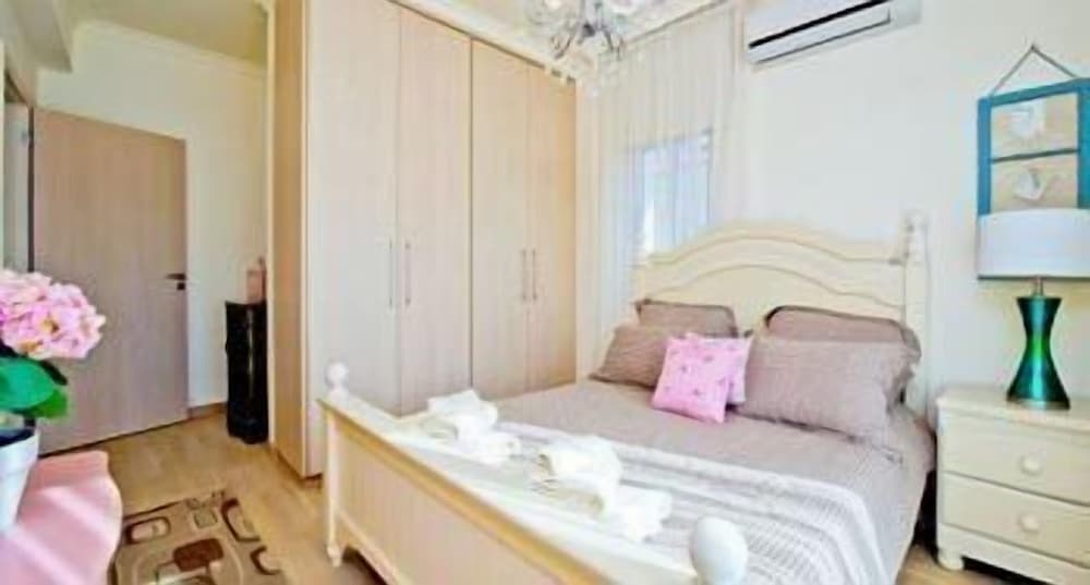 Amadora Luxury Villas