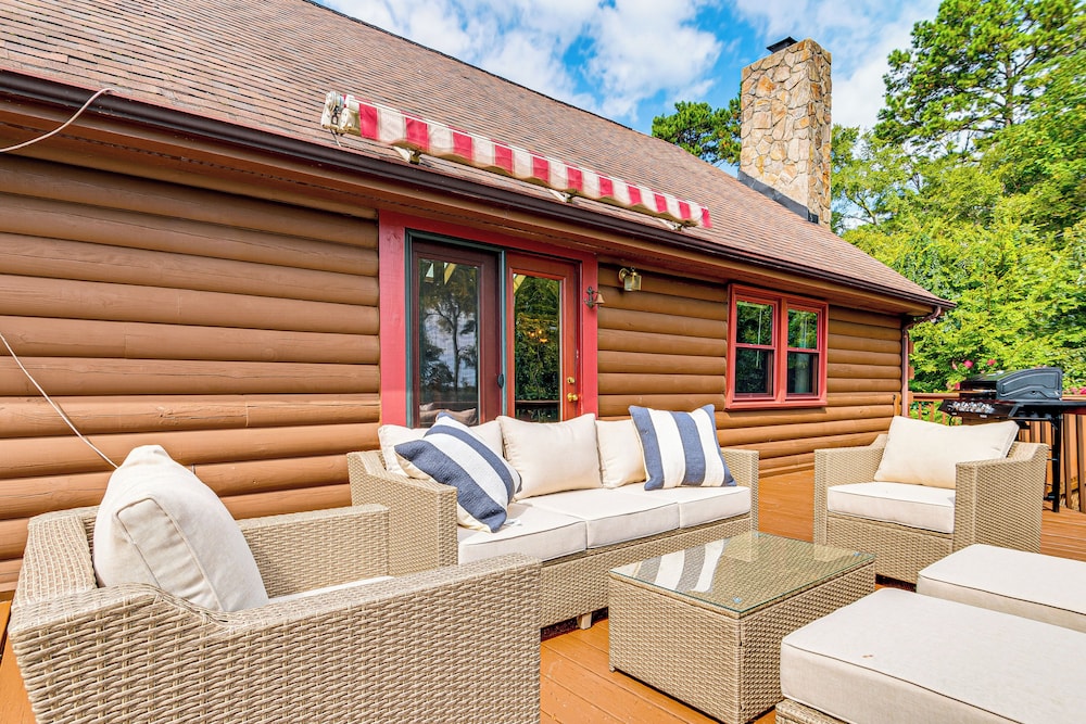 Hyco Lake Escape w/ Deck & Dock: Families Welcome!