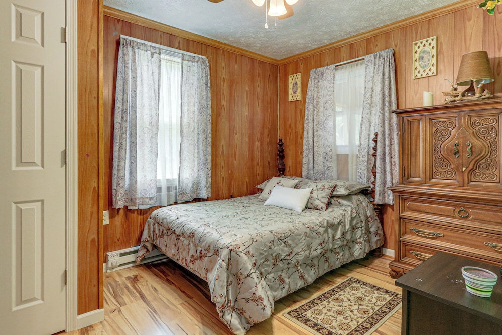 3 Mi to Potomac River: Remote Cabin in Springfield