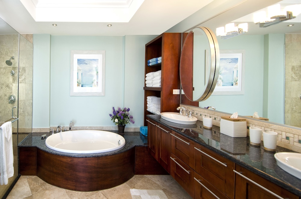 Oyster Bay Beach Resort - Photo 15