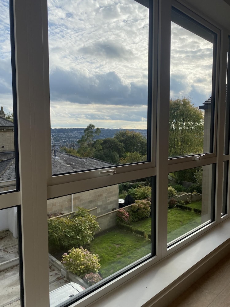 CH Apt 9 2bed in Bath view 2