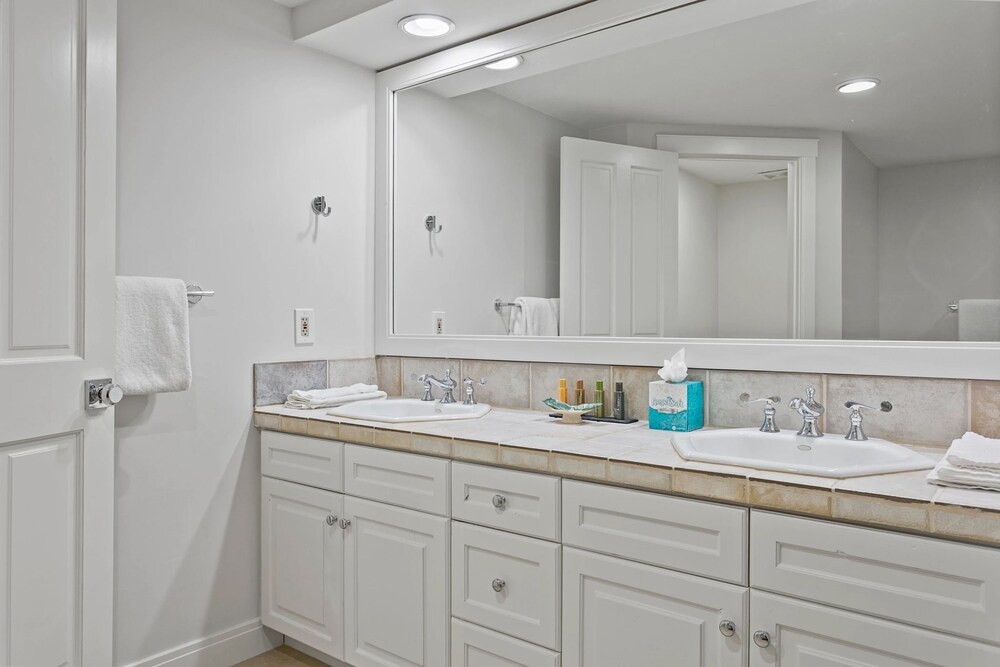 Trail's End Lodge at Deer Valley Resort - Two Bedroom Residence with Den and Spa #103 2 Condo