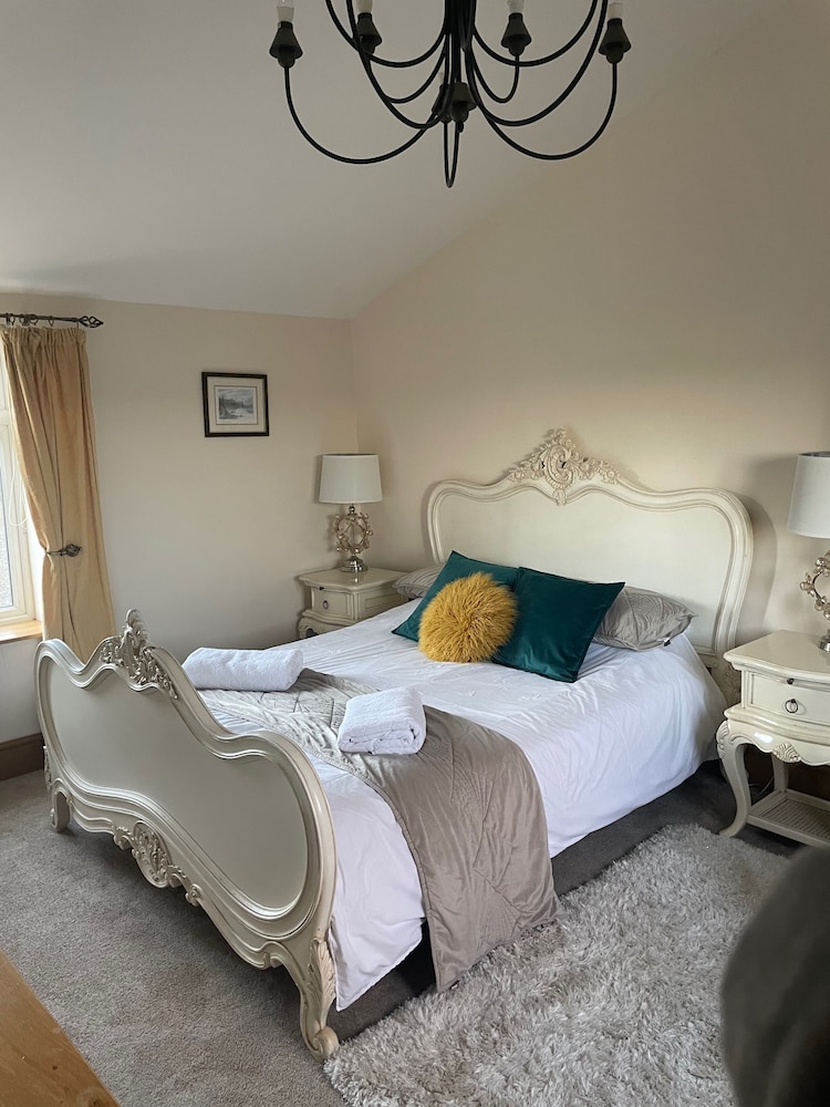 Meagill Cottage, Sleeps 4 With Hot Tub & Parking