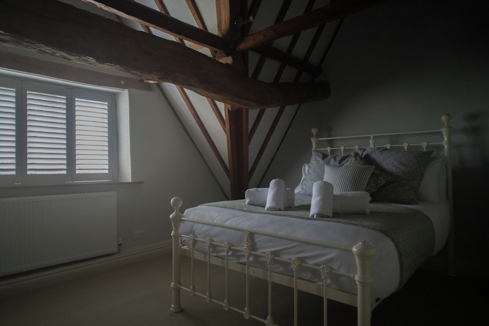 Mill House & Cottage - on Cotswold Way