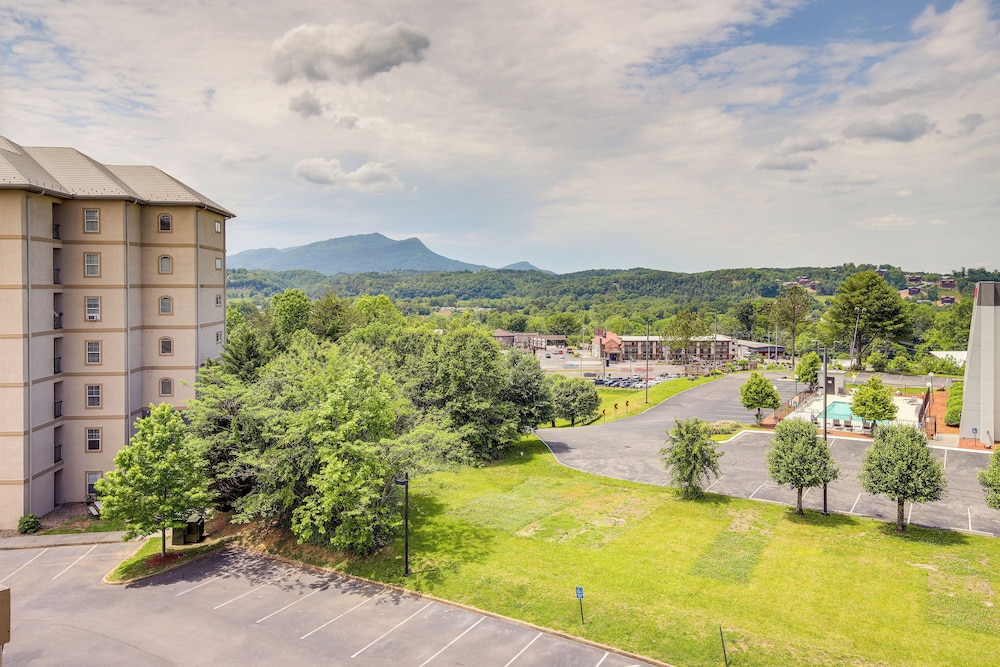 'mountain Escape' w/ Pool Access in Pigeon Forge!