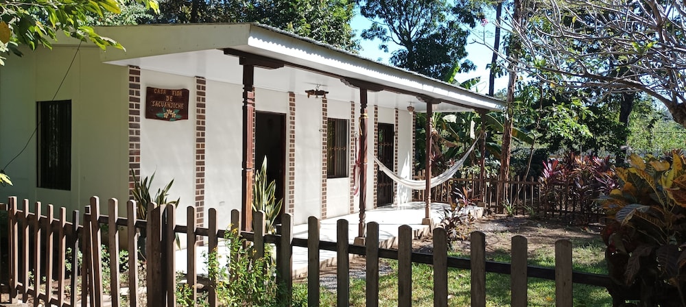 Family House, 2 Bedrooms, Garden View, Courtyard Area Chinandega