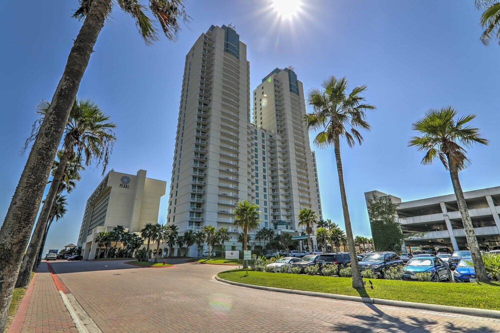 Luxe 28th-floor S Tower Condo: Ocean & Spacex View view 4