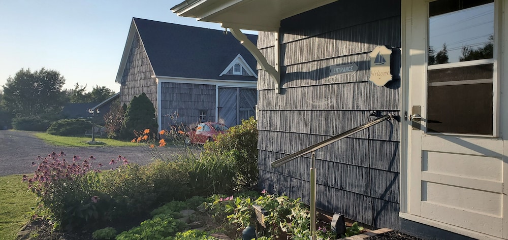 Amherst Shore Country Inn