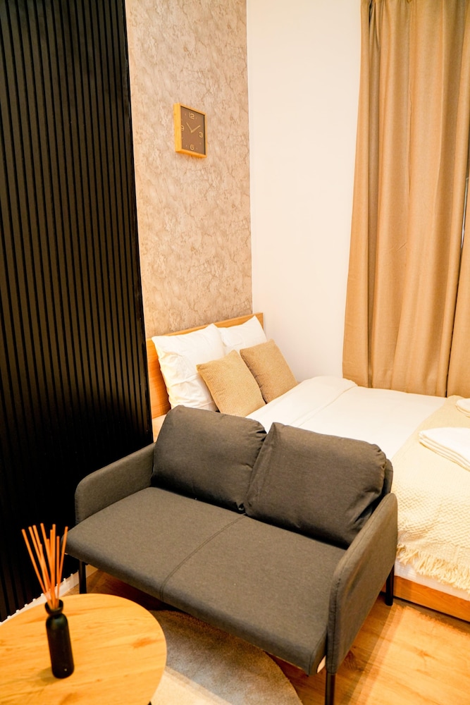 Comfy 5BR Apartment in Heart of Ghent
