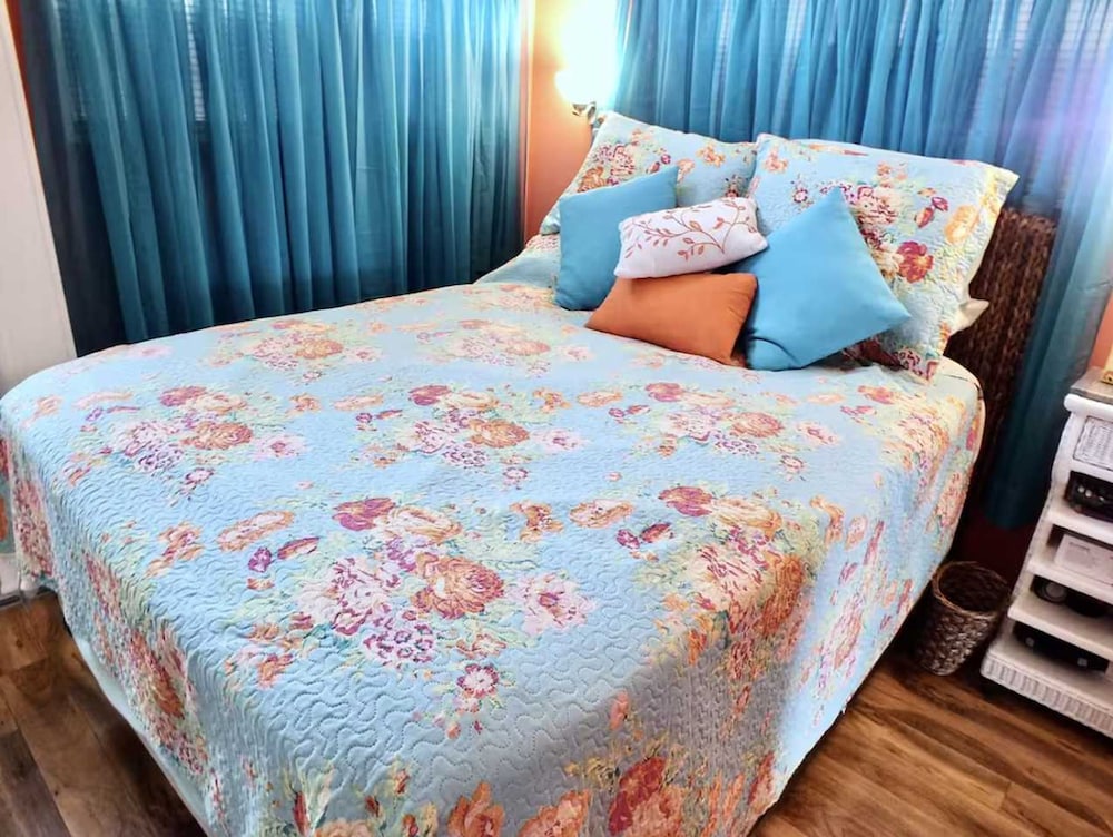 Charming 1BR Getaway in Long Island Village Resort