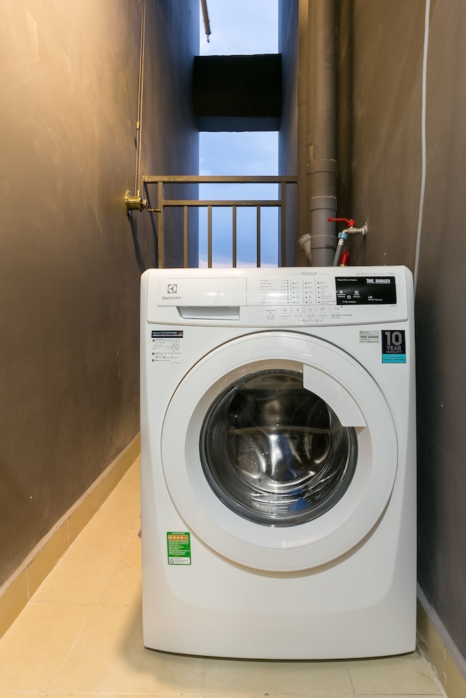 Henry Studio Luxury 2BR SWPool 17th