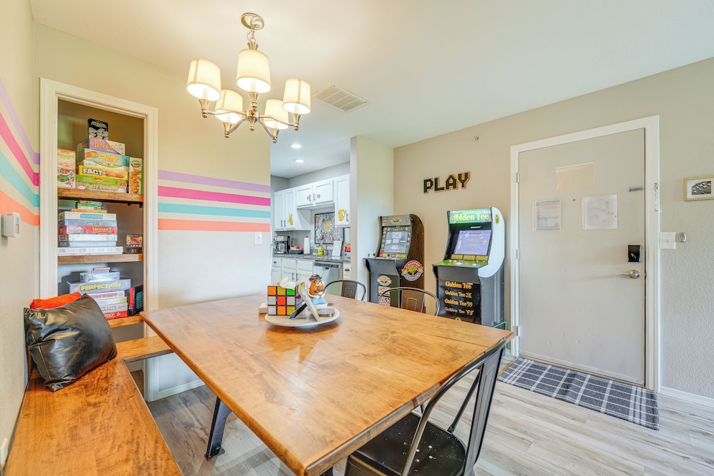 'groovy Games Getaway' Holiday Stay in Branson!