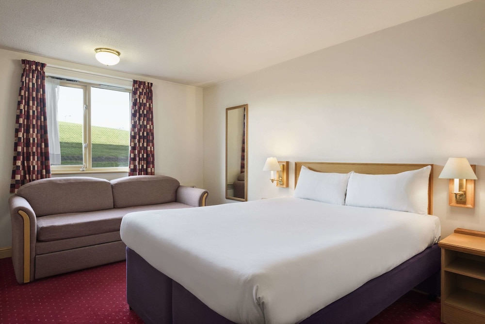 Worcester Vacations - Days Inn by Wyndham Tewkesbury Strensham - Property Image 15