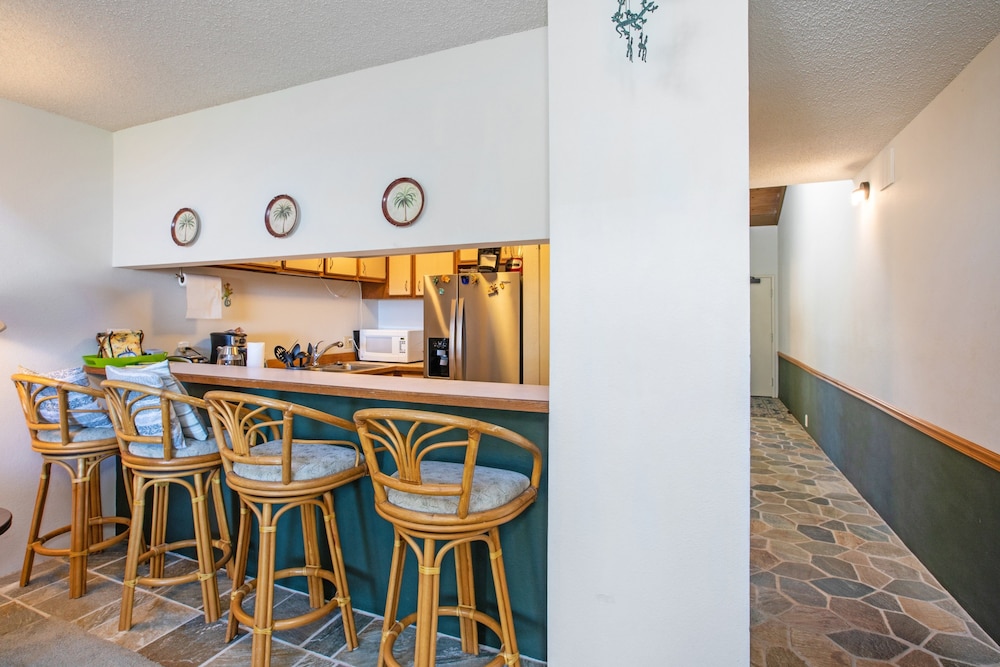 Kailua Bay Resort 4-305 2 Bedroom Condo