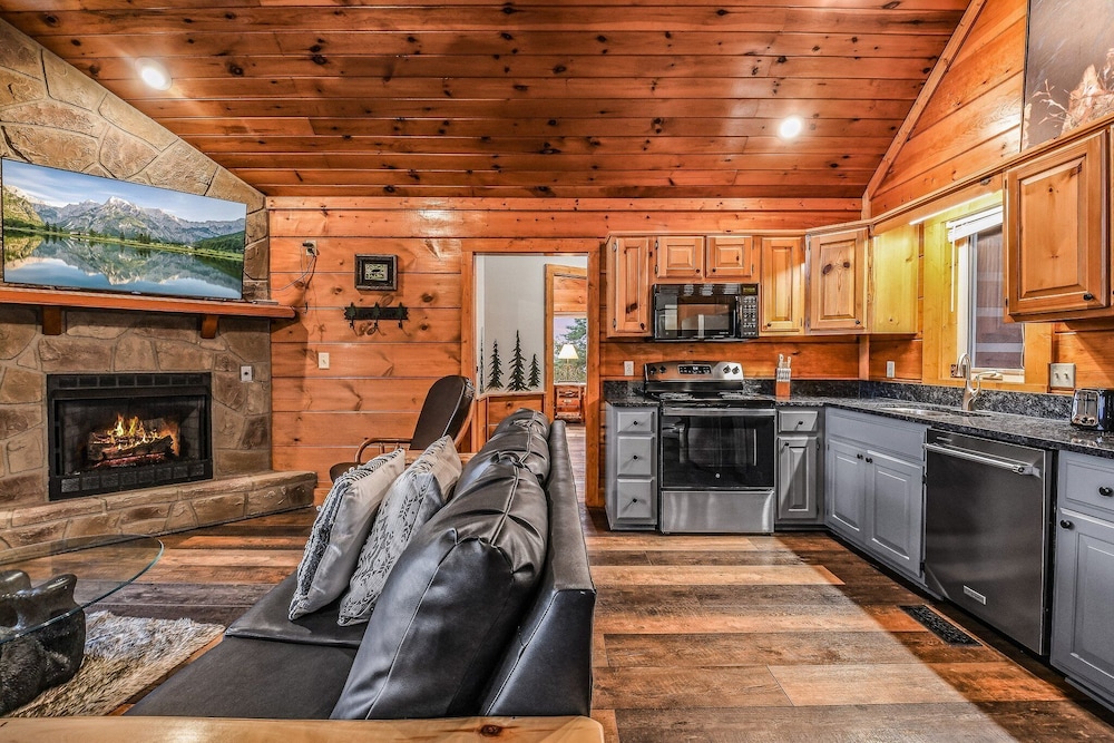Panoramic Pointe 2 Bedroom Cabin