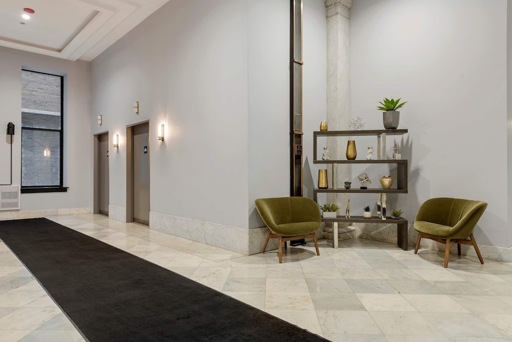 Downtown Charm 2BR Comfort Great Amenities