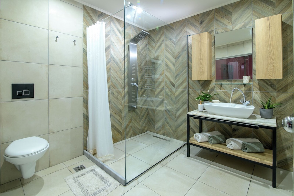 Krousonas Mountain View Suite