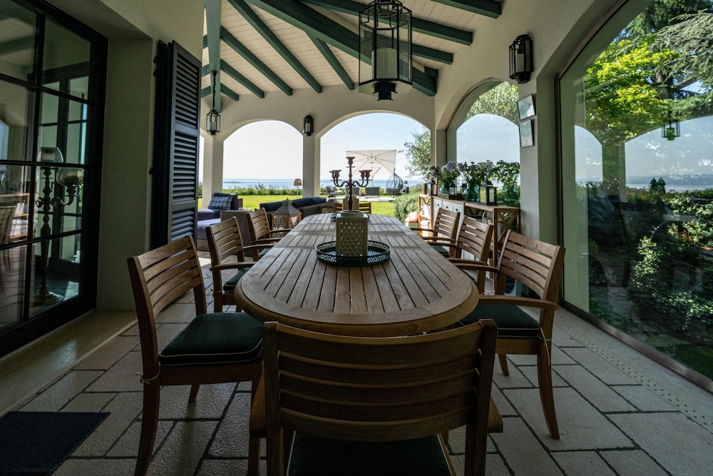 Charming Green and Blue Villa by Wonderful Italy