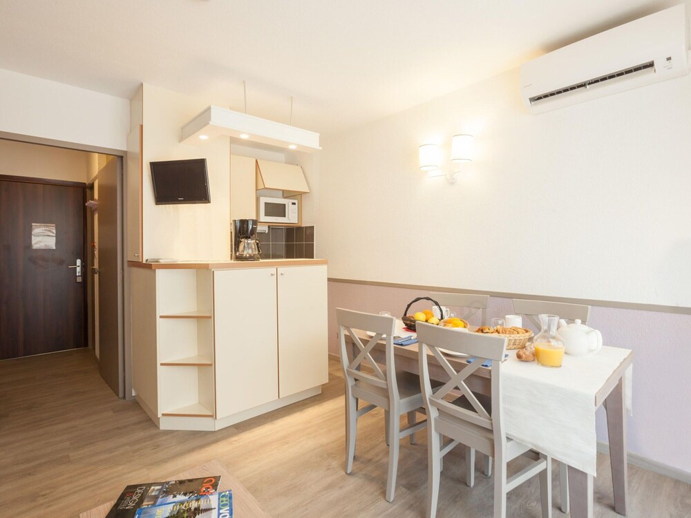 Air-conditioned Studio in Sainte Maxime view 5