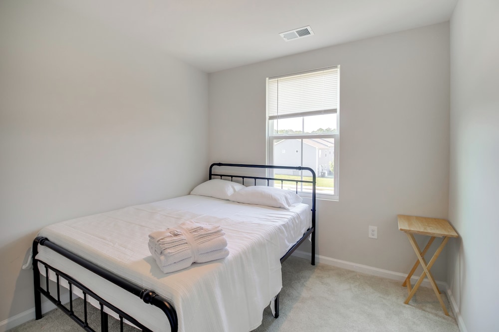 Modern Townhome w/ Patio 7 Mi to Dtwn Cartersville