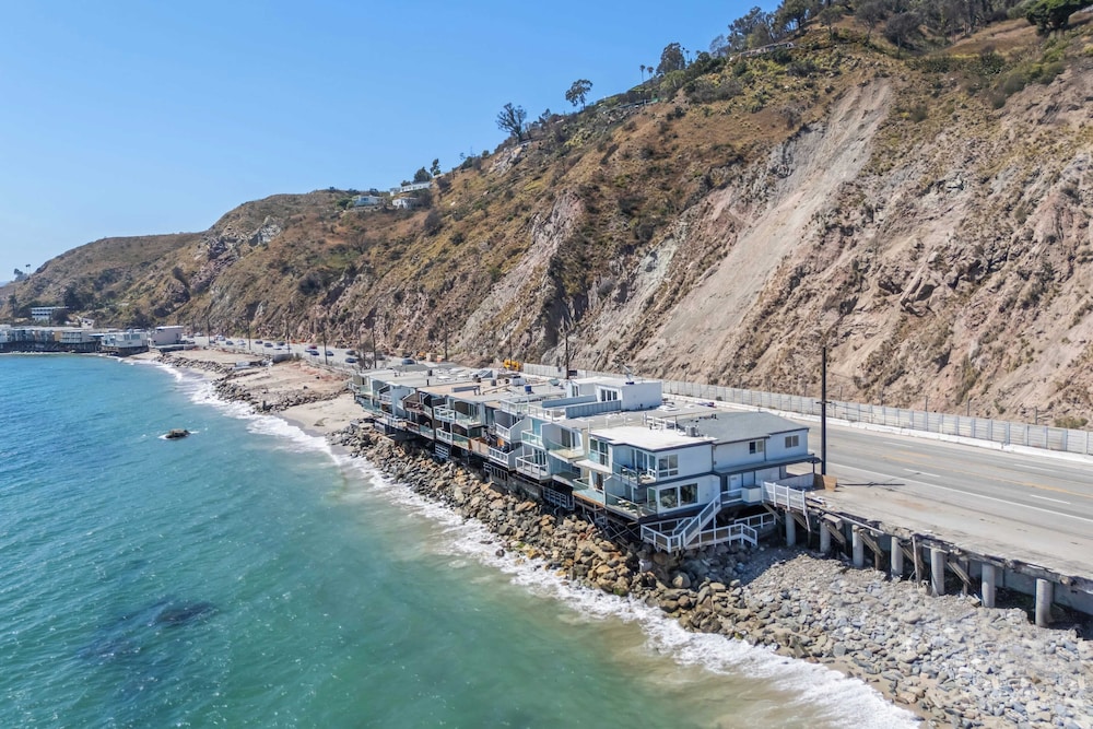 Big Rock Beach Retreat With Oceanfront Balconies, Direct Beach Access & Sweeping Sunset Views Pacific Coast Outlook by Avantstay