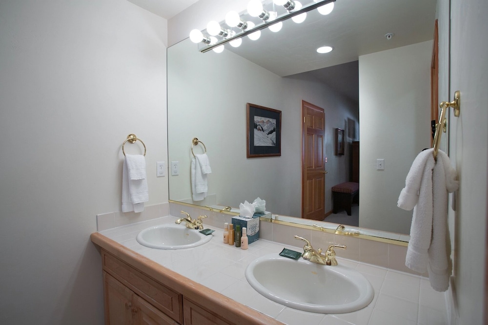 Double Eagle at Deer Valley Resort - Three Bedroom Condo with Hot Tub #17 3 Condo