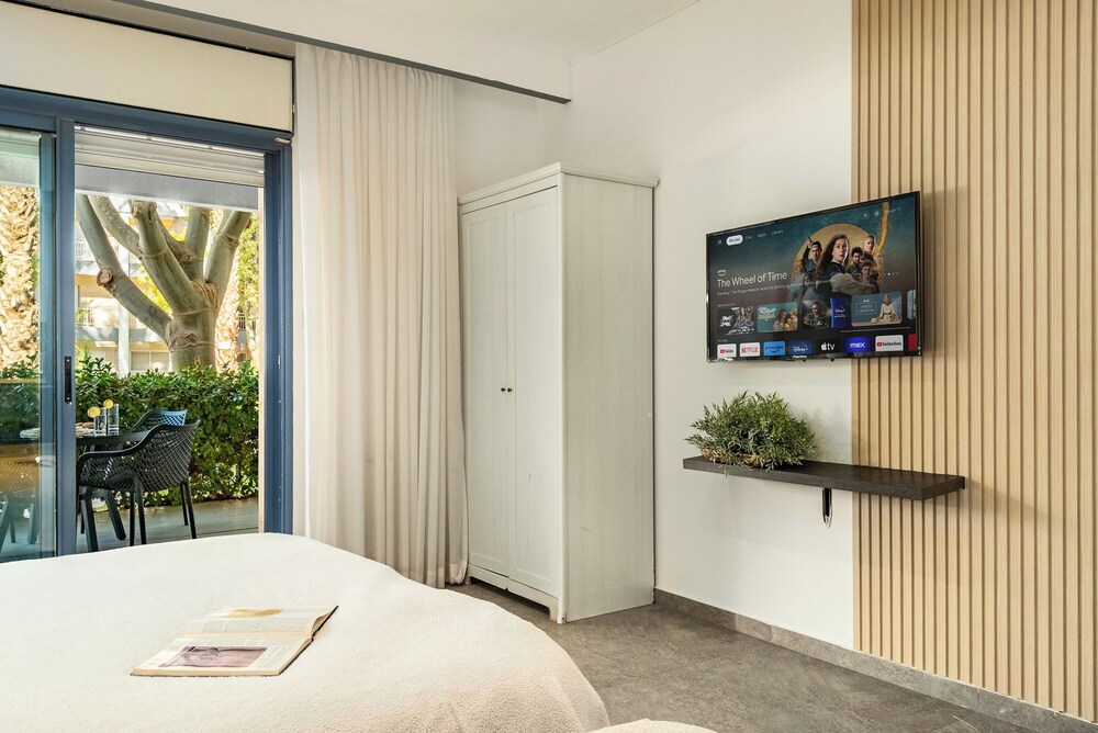 Royal Park Apt Resort by Sea N Rent