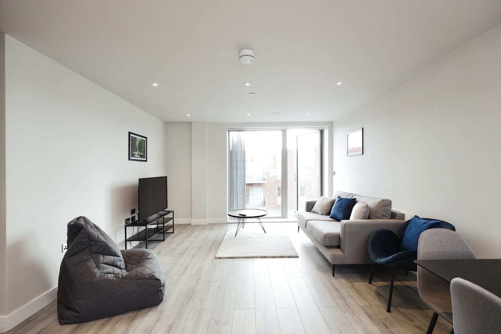 Seven Living Residences Slough - Luxury Apartments view 5