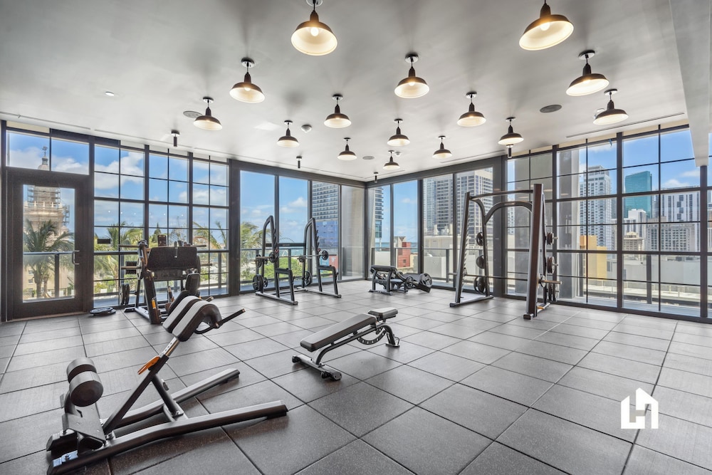 Stylish Apartments with Partial Ocean Views in Downtown