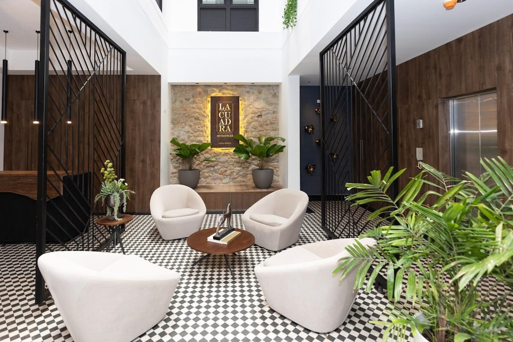 The Urbanart Condo by Acomodo