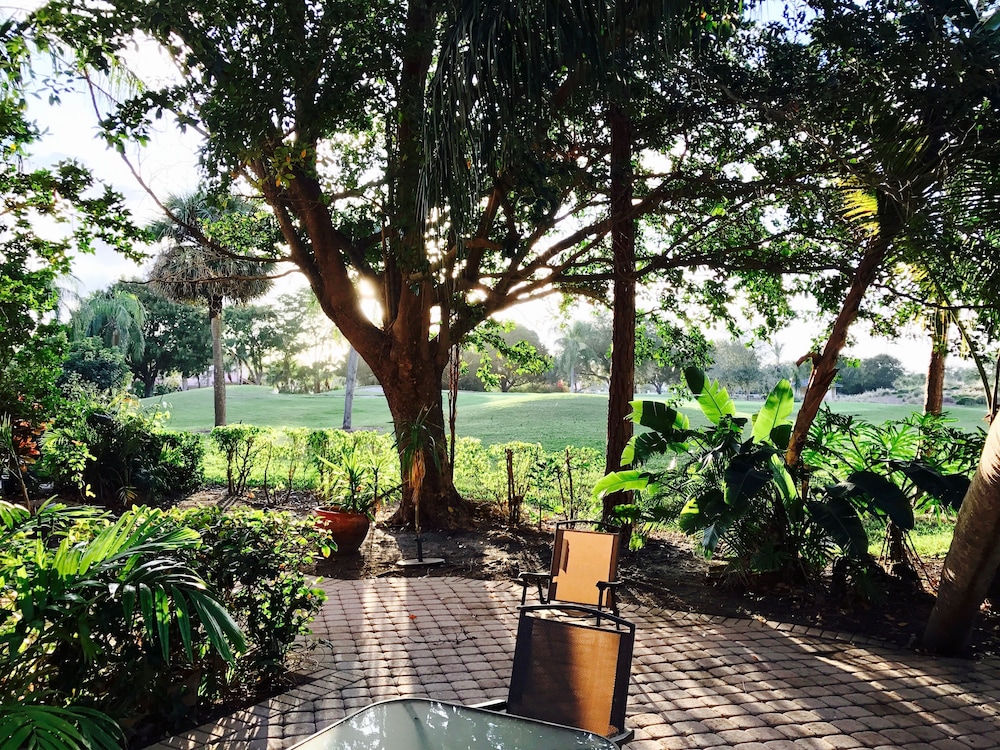 Private-Luxurious Mediterranean Villa - Property Image 12