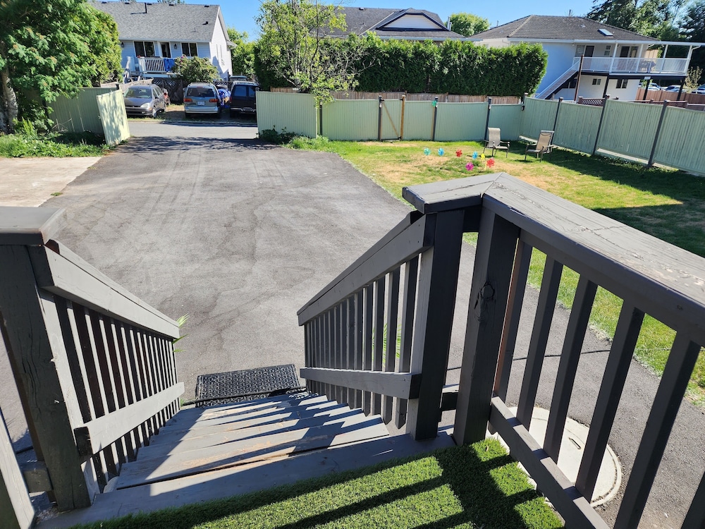 Surrey Vacations - Sarla Villa Surrey - Property Image 2