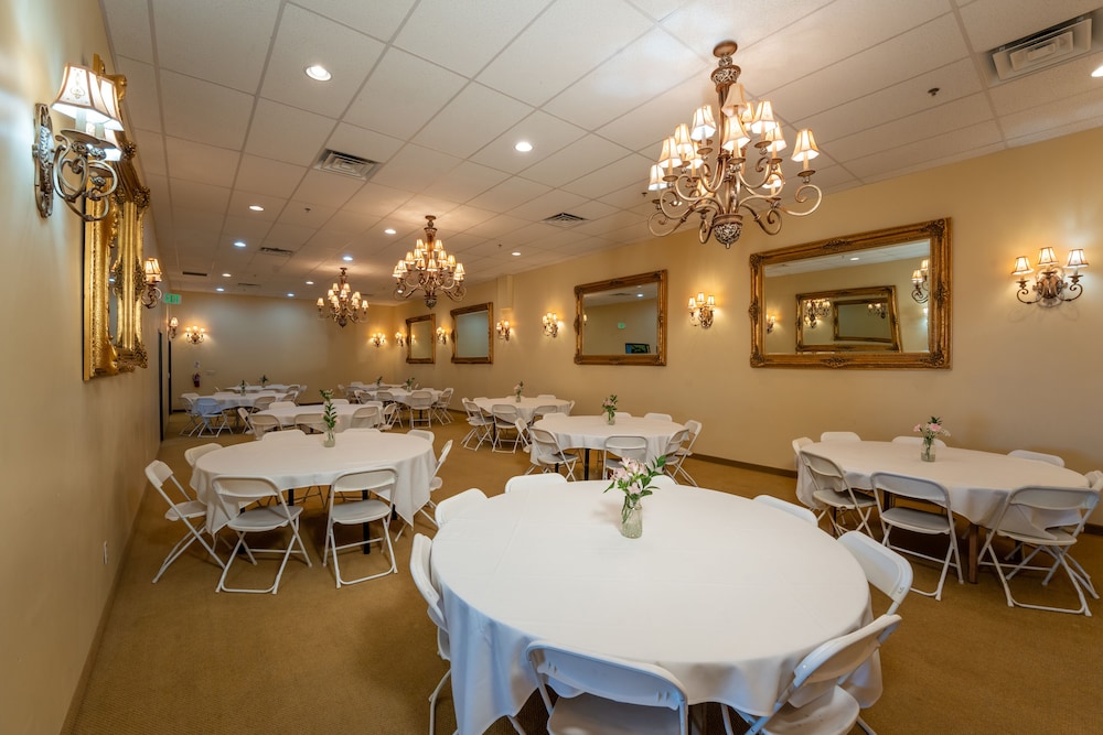 Silverland Inn and Suites - Property Image 3