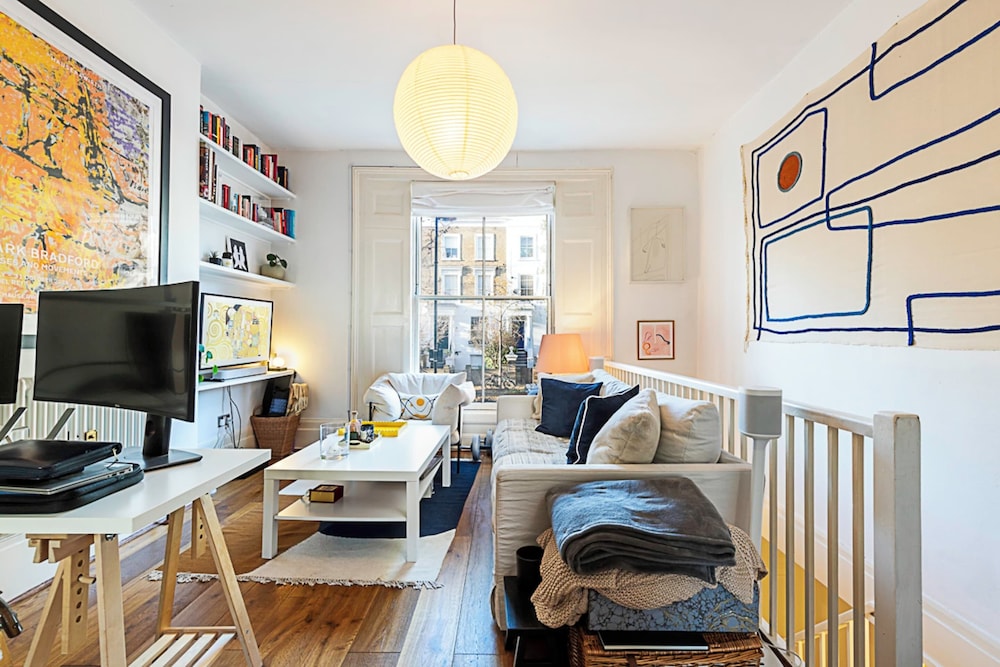 Colourful and Cosy Home in De Beauvoir Town