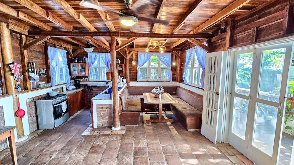 2 Casitas for 8 Guests on Beach Front w Pool AC
