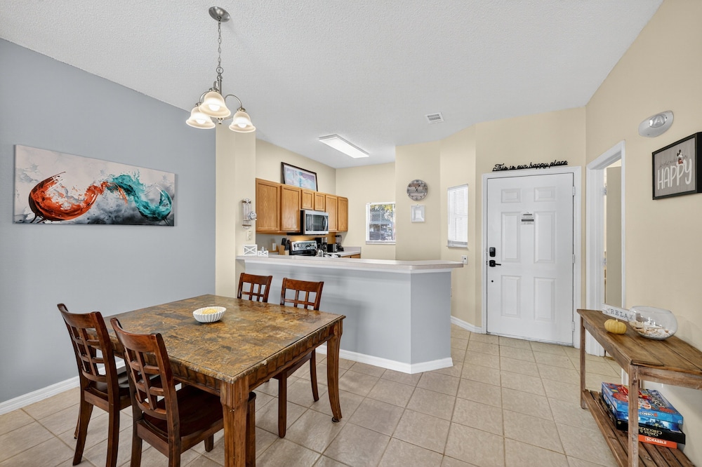 Modern Kissimmee Townhouse Near Disney 3 Bedroom Townhouse