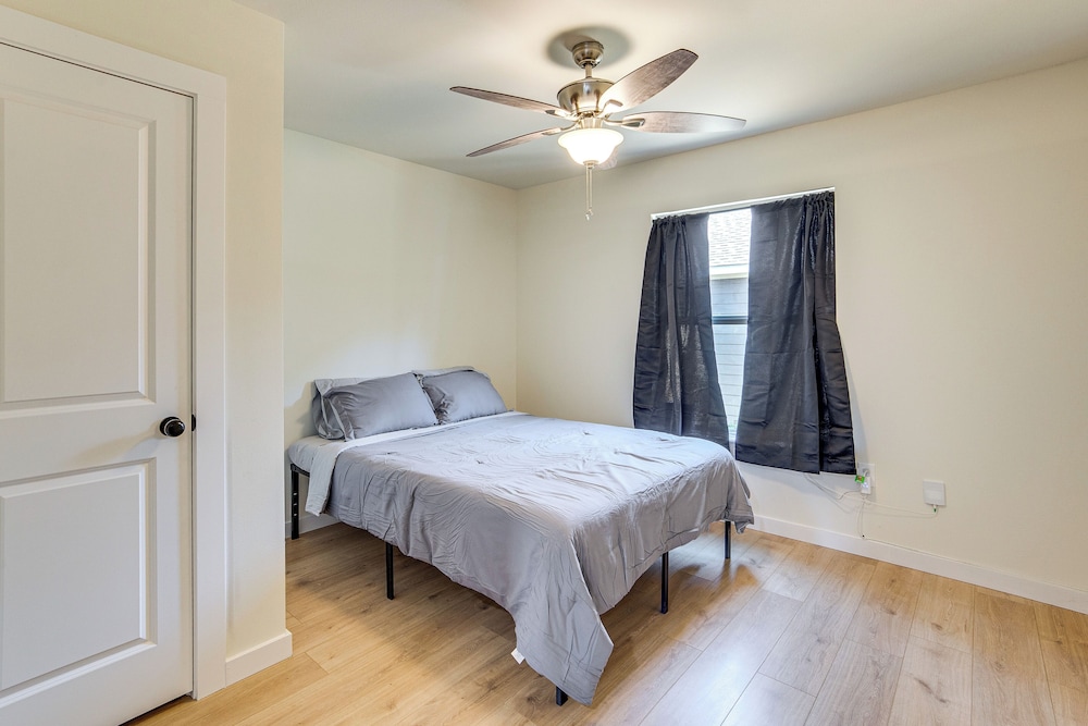 Fenced-in Yard: Home < 5 Mi to Dtwn Dallas!