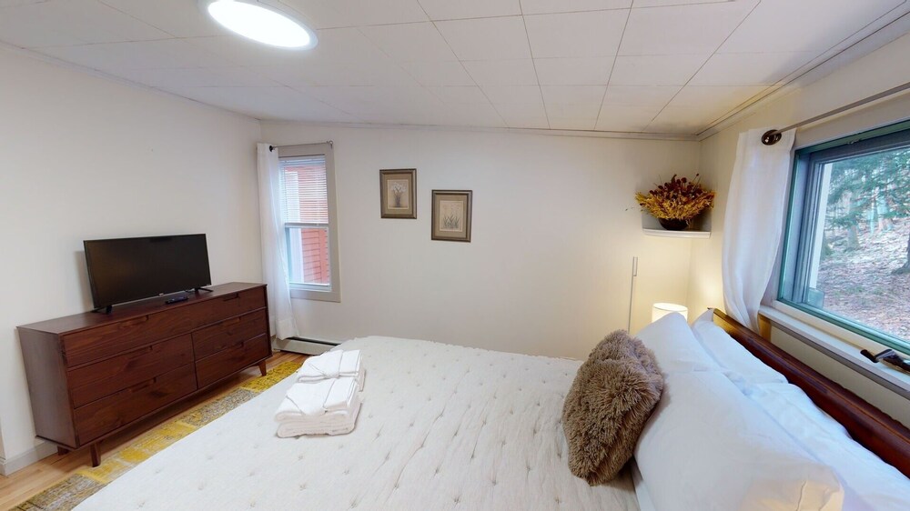 Winter Lore - Outdoor Hot Tub - Minutes To Killington/pico 4 Bedroom Home by RedAwning view 3