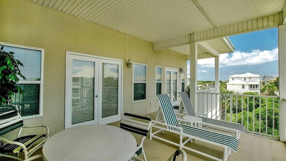 Pavilion Palms 205b