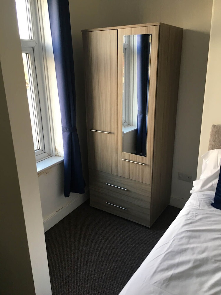 Townhouse @ Victoria Road Stoke view 2
