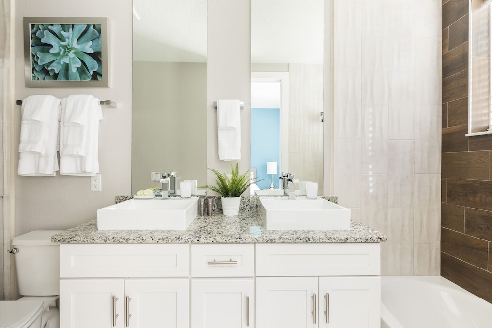 Summerville Vacation Homes by Columbia Management