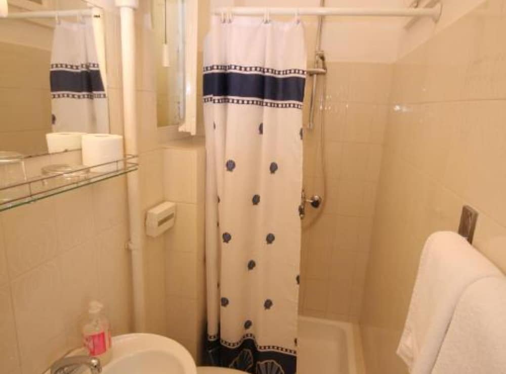 Apartments & Rooms Cakelic II
